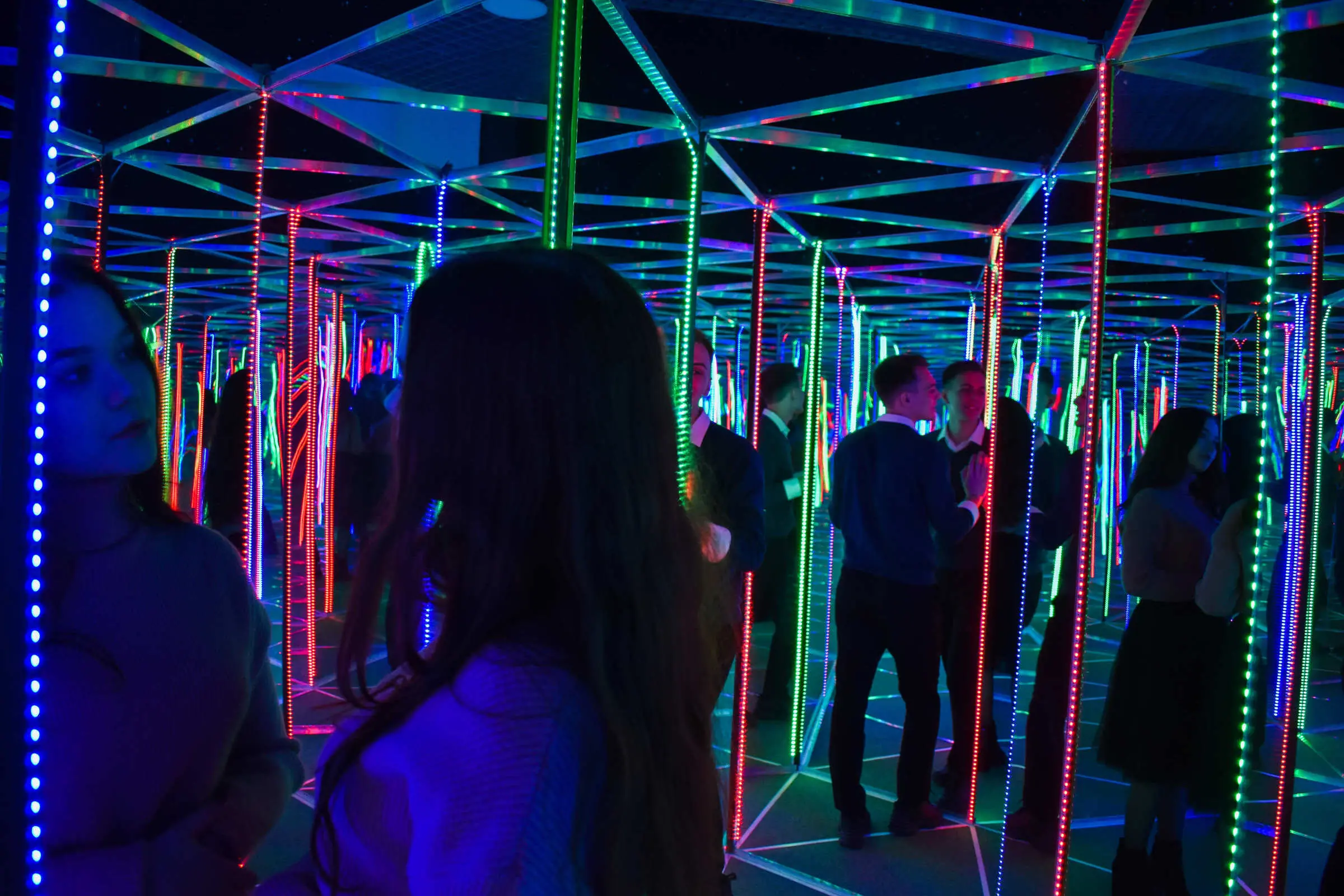 Откройте двери в мир квестов!